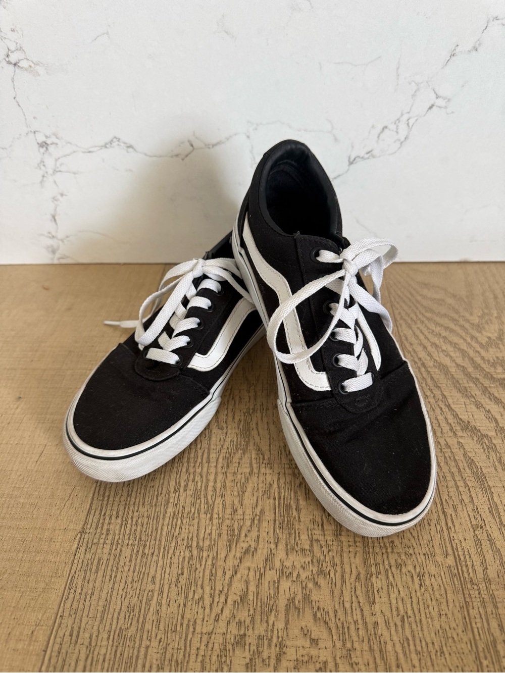 Black Classic Vans women’s 7